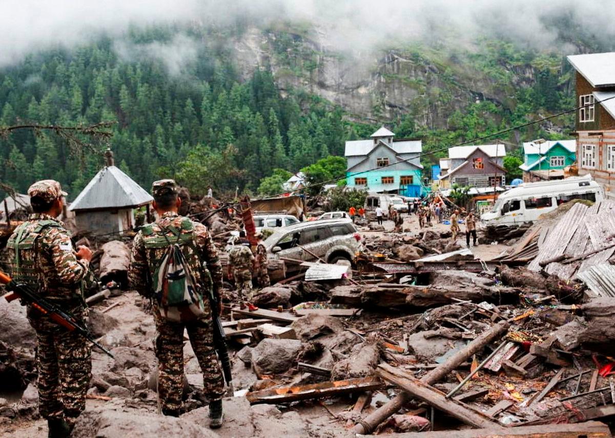 Members of Indian Army work at an area affected by the deadly flood caused by sudden, heavy rain in Chasoti town of Kishtwar district, Indian Kashmir, August 15, 2025. REUTERS/Stringer