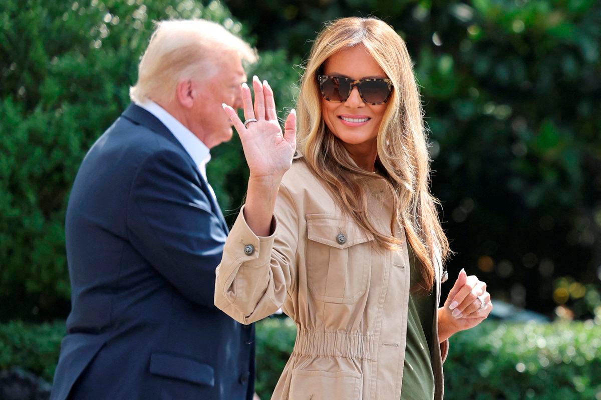 FILE PHOTO: First lady Melania Trump waves as she walks with U.S. President Donald Trump before they depart for travel to Texas to tour areas affected by deadly flash flooding, from the South Lawn of the White House in Washington, D.C., U.S., July 11, 2025. REUTERS/Jonathan Ernst/File Photo