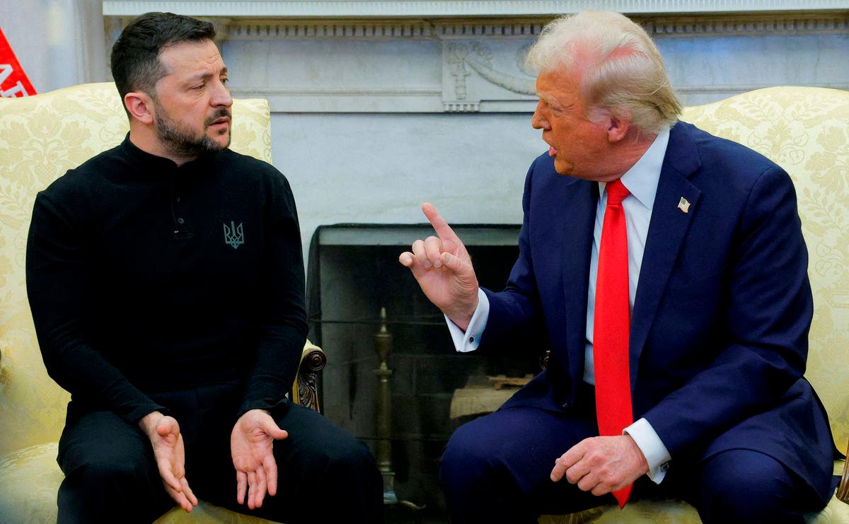 FILE PHOTO: U.S. President Donald Trump meets with Ukrainian President Volodymyr Zelenskiy at the White House in Washington, D.C., U.S., February 28, 2025. REUTERS/Brian Snyder/File Photo