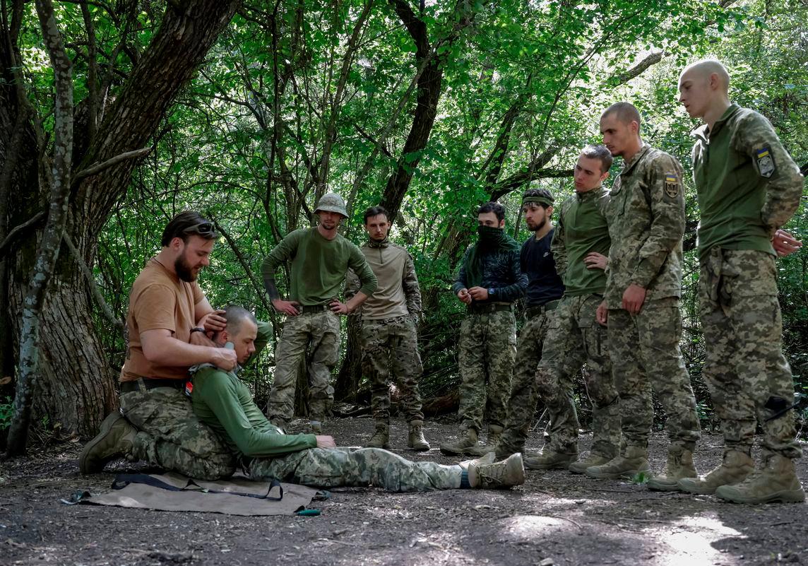 Service members of the 127th Separate Heavy Mechanized Brigade of the Ukrainian Armed Forces attend a training as recruits, amid Russia's attack on Ukraine, in Kharkiv region, Ukraine August 16, 2025. - REUTERSPIX