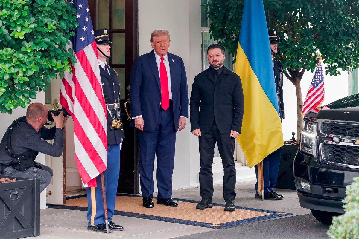 U.S. President Donald Trump meets with Ukrainian President Volodymyr Zelenskiy as he arrives at the White House amid negotiations to end the Russian war in Ukraine, in Washington, D.C., U.S., August 18, 2025. - REUTERSPIX