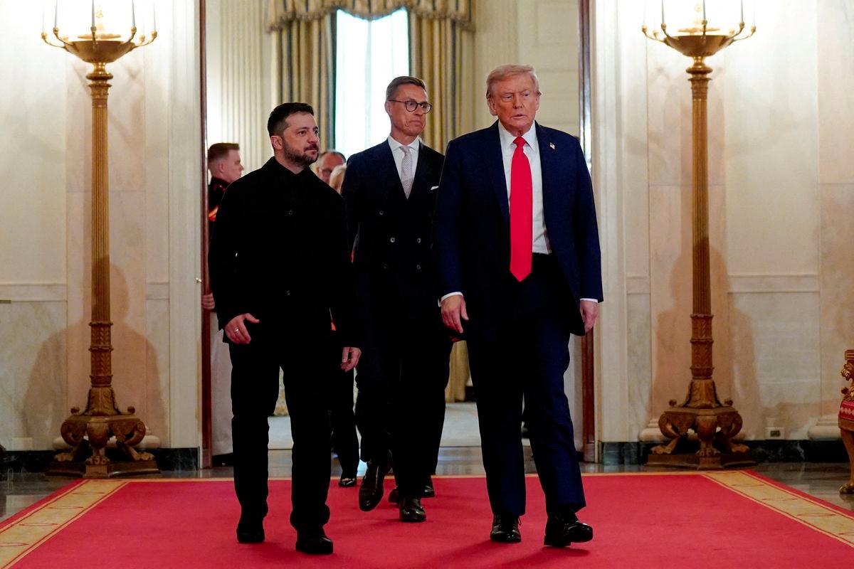 U.S. President Donald Trump, Ukrainian President Volodymyr Zelenskiy and Finland's President Alexander Stubb walk during a meeting, amid negotiations to end the Russian war in Ukraine, at the White House in Washington, D.C., U.S., August 18, 2025. - REUTERSPIX