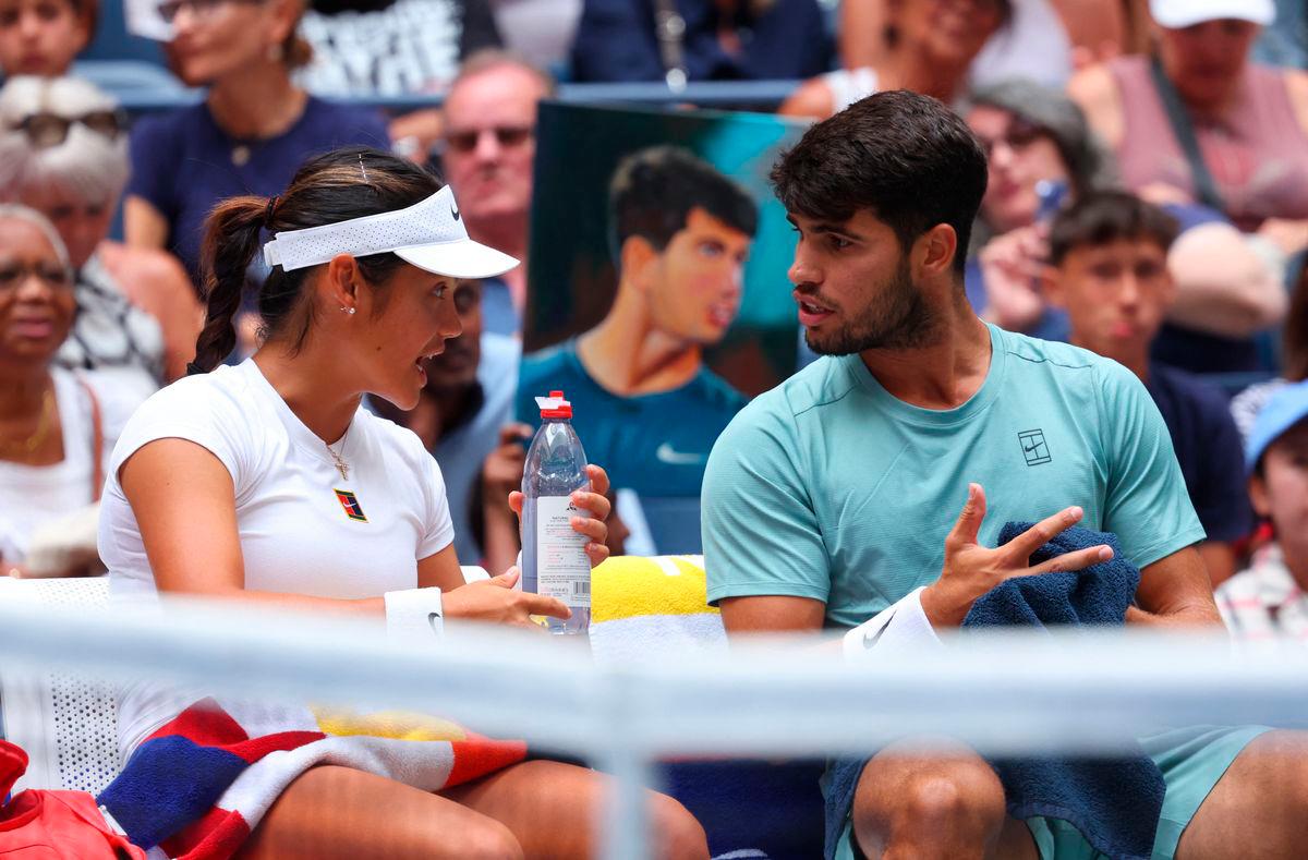 Britain’s Emma Raducanu and Spain’s Carlos Alcaraz during their round of 16 mixed doubles match against Britain’s Jack Draper and Jessica Pegula of the U.S. REUTERS/Mike Segar