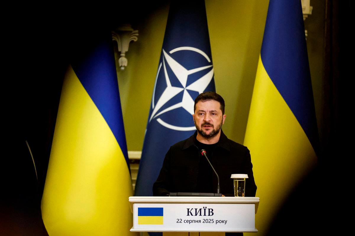 Ukrainian President Volodymyr Zelenskiy speaks at a press conference with NATO Secretary General Mark Rutte (not pictured), amid Russia’s attack on Ukraine, in Kyiv, Ukraine, August 22, 2025. REUTERS/Thomas Peter