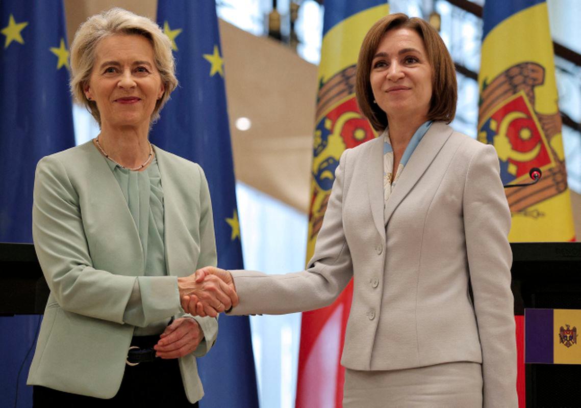 Moldovan President Maia Sandu shakes hands with European Commission president Ursula von der Leyen during a joint press conference in Chisinau, Moldova October 10, 2024. - REUTERSPIX