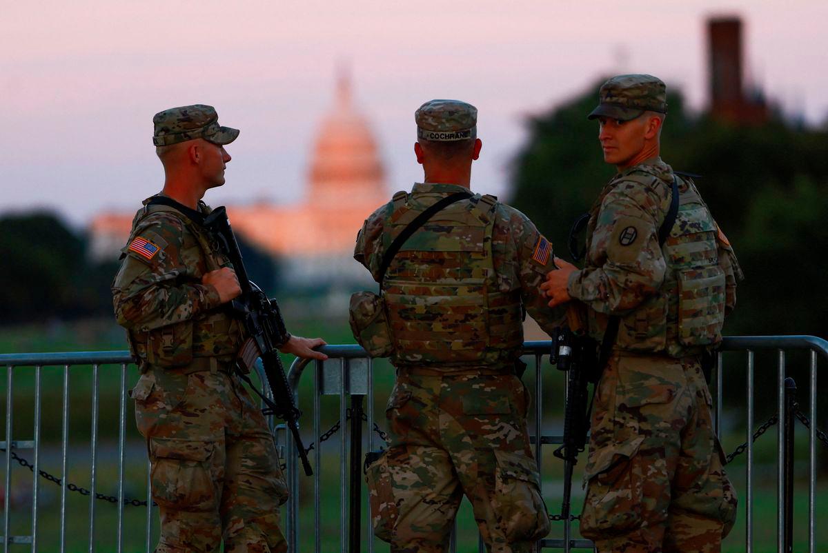 Members of the National Guard carry firearms while patrolling the National Mall, weeks after U.S. President Donald Trump ordered the National Guard and law enforcement to patrol the nation's capital to assist in crime prevention, in Washington, D.C., U.S., August 26, 2025. - REUTERSPIX