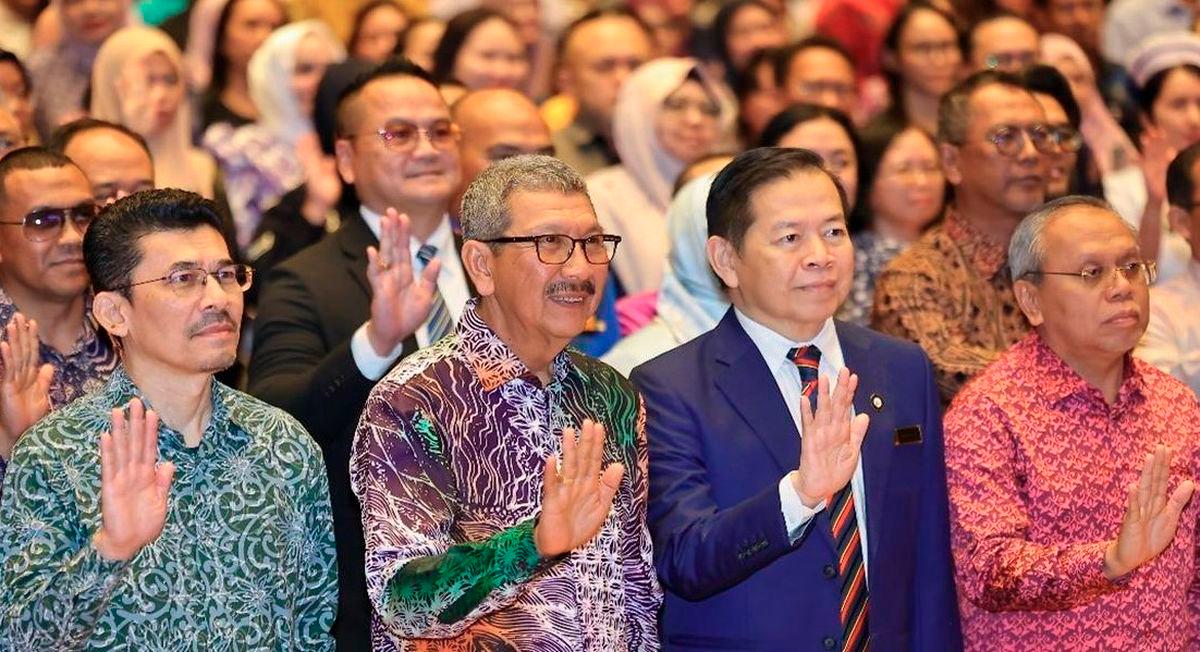 Director-General of Public Service (KPPA) Tan Sri Wan Ahmad Dahlan Abdul Aziz (second left). - BERNAMA