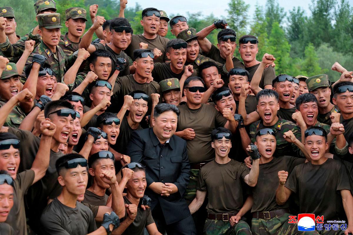North Korean leader Kim Jong Un poses for a photo with troops during a visit to a special operation training base at an undisclosed location in this undated picture released by North Korea’s official Korean Central News Agency on August 28, 2025. KCNA via REUTERS