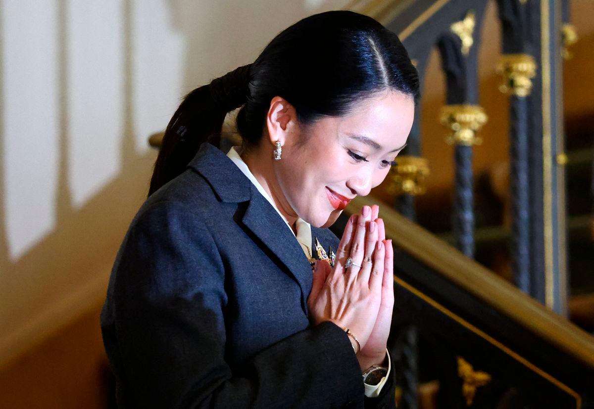 Thailand’s Paetongtarn Shinawatra, who was dismissed as prime minister, gestures as she arrives for a press conference after the Constitutional Court ruled to remove her from office in a high-profile ethics case, following a leaked phone conversation between her and Cambodia’s former leader Hun Sen, at Government House in Bangkok, Thailand, August 29, 2025. REUTERS/Athit Perawongmetha