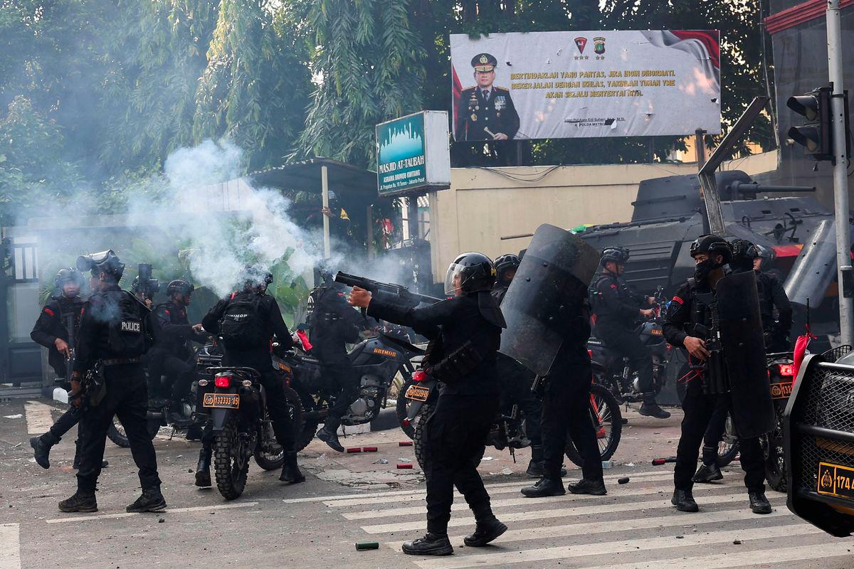 Riot police fire tear gas toward demonstrators during a clash outside Jakarta Mobile Brigade (Brimob) headquarters, after a motorcycle taxi driver died after being struck and run over by a police tactical vehicle during Thursday's protest on a number of issues including parliamentarians' allowances, education funding and the government's school meals programme, in Jakarta, Indonesia, August 29, 2025. - REUTERSPIX