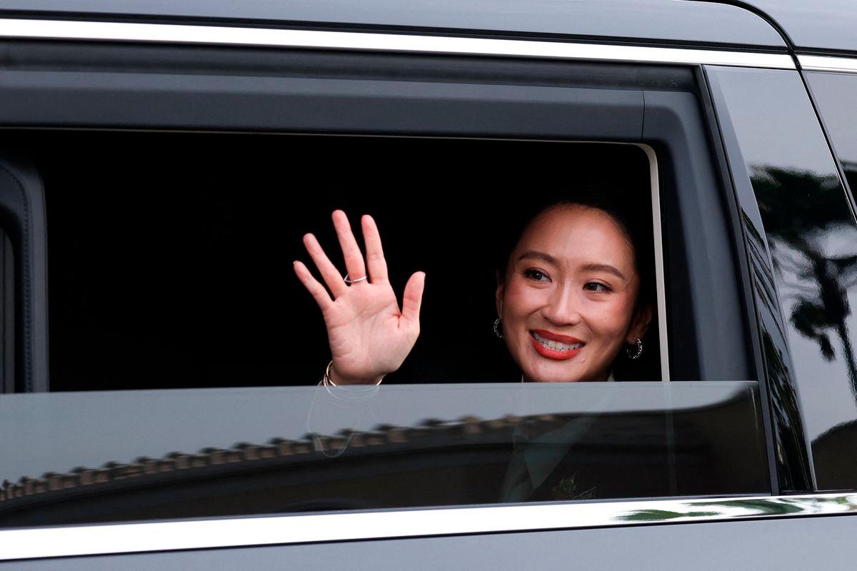Thailand’s Paetongtarn Shinawatra, who was dismissed as prime minister, leaves following a press conference after the Constitutional Court ruled to remove her from office in a high-profile ethics case, following a leaked phone conversation between her and Cambodia’s former leader Hun Sen, at Government House in Bangkok, Thailand, August 29, 2025. REUTERS/Chalinee Thirasupa