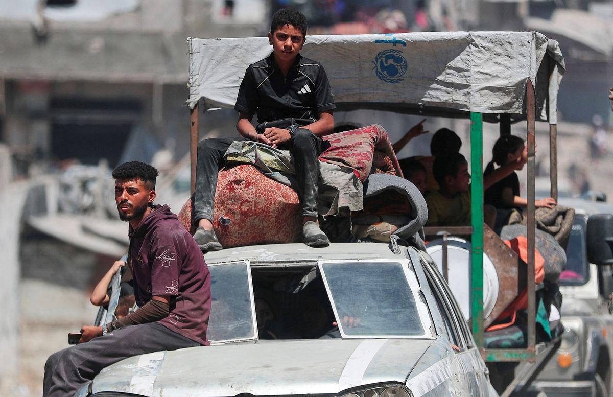 Displaced Palestinians make their way as they flee amid an Israeli military operation, in Gaza City, September 1, 2025. - REUTERSPIX