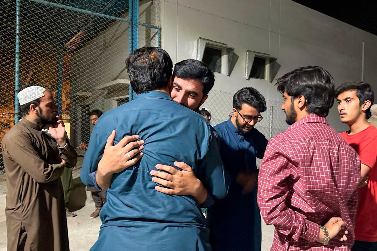 Men mourn the death of a relative, who was killed in a bomb blast at the public rally in Quetta. Reuterspix