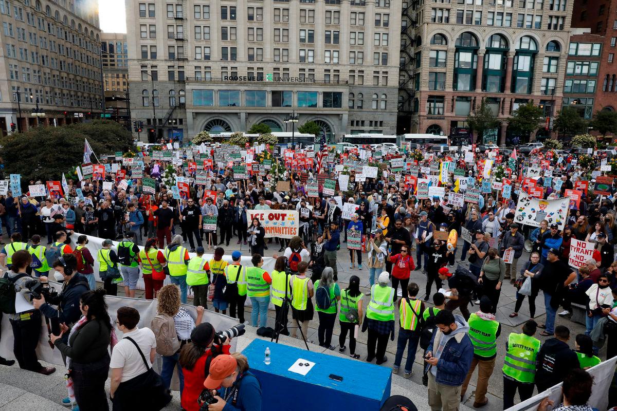 Protesters prepare to march through downtown Chicago after U.S. President Donald Trump ordered an increased federal law enforcement presence to assist with crime prevention, in Chicago, Illinois, U.S. September 6, 2025. REUTERS/Octavio Jones