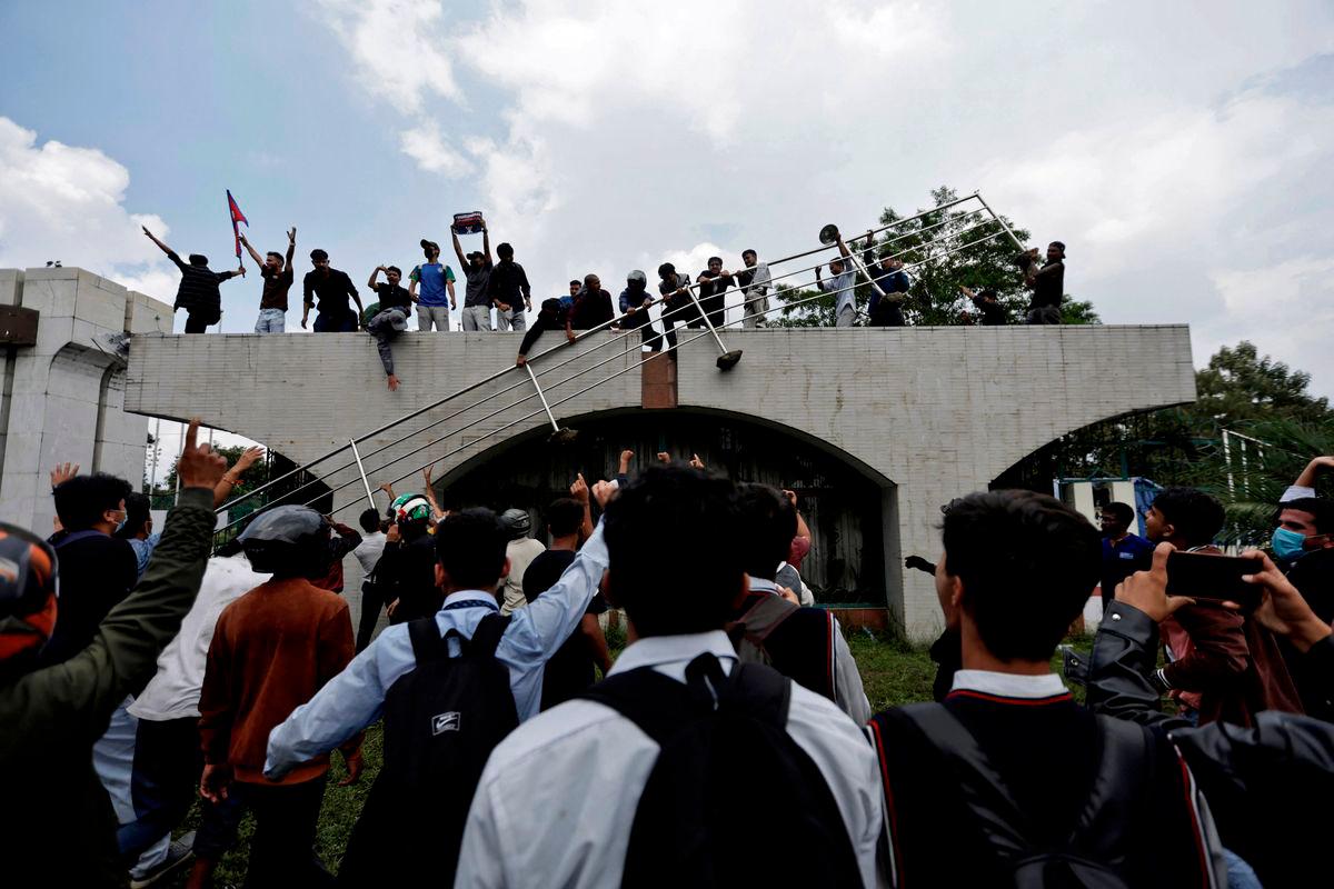 Demonstrators gather at the entrance of the Parliament during a protest against corruption and government’s decision to block several social media platforms, in Kathmandu, Nepal September 8, 2025. REUTERS/Navesh Chitrakar