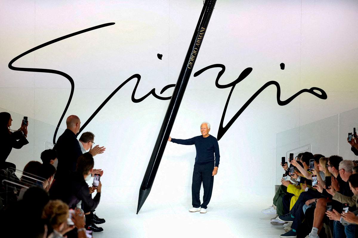 FILE PHOTO: Italian designer Giorgio Armani poses at the end of his Spring/Summer 2024 men’s collection show during Fashion Week in Milan, Italy, June 19, 2023. REUTERS/Claudia Greco/File Photo