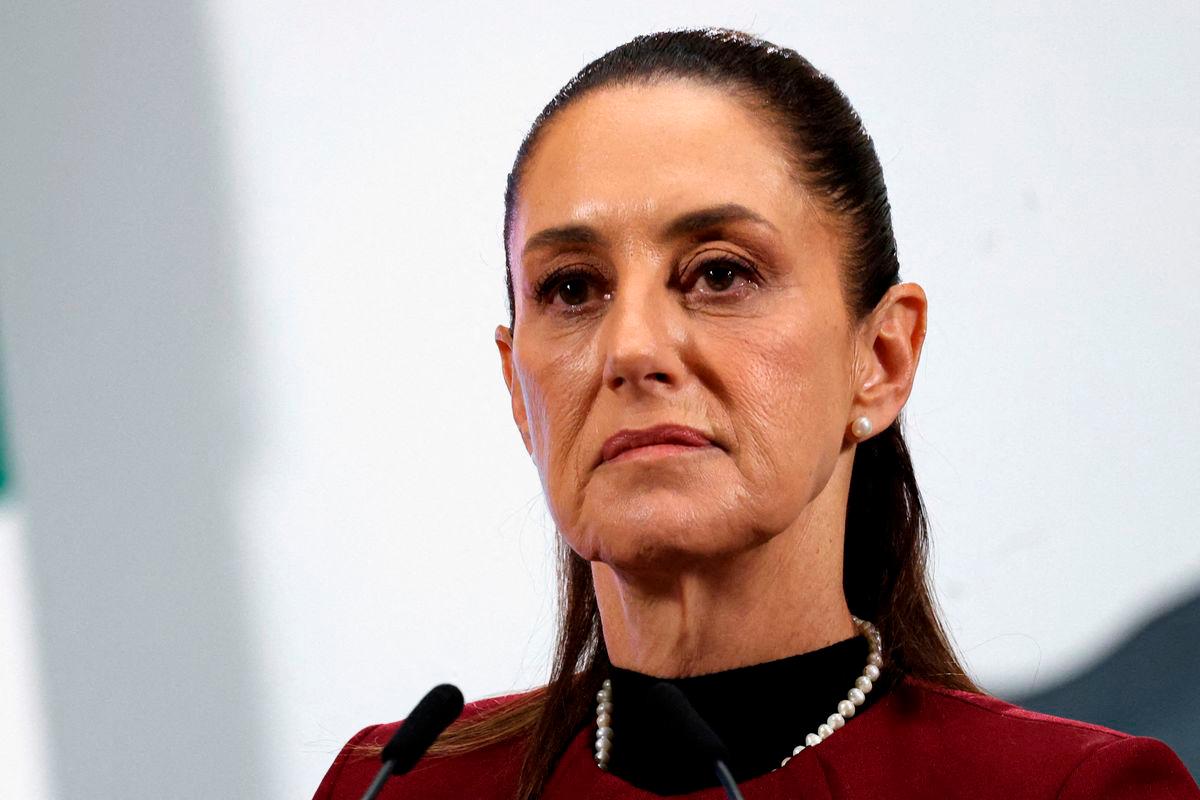 FILE PHOTO: Mexico’s President Claudia Sheinbaum listens to a question during her daily news conference at National Palace, in Mexico City, Mexico, June 25, 2025. REUTERS/Raquel Cunha/File Photo