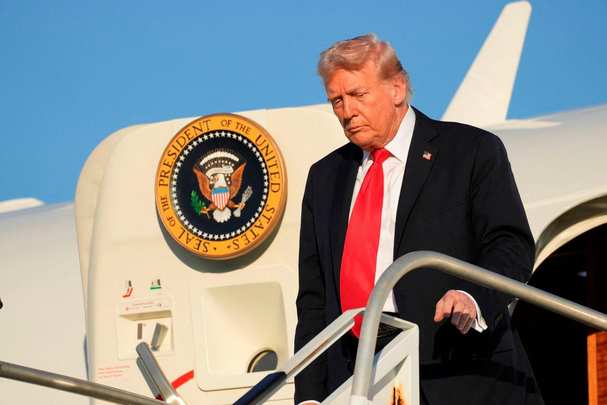 U.S. President Donald Trump steps off Air Force One at LaGuardia Airport in New York, U.S., September 11, 2025. REUTERS/Ken Cedeno