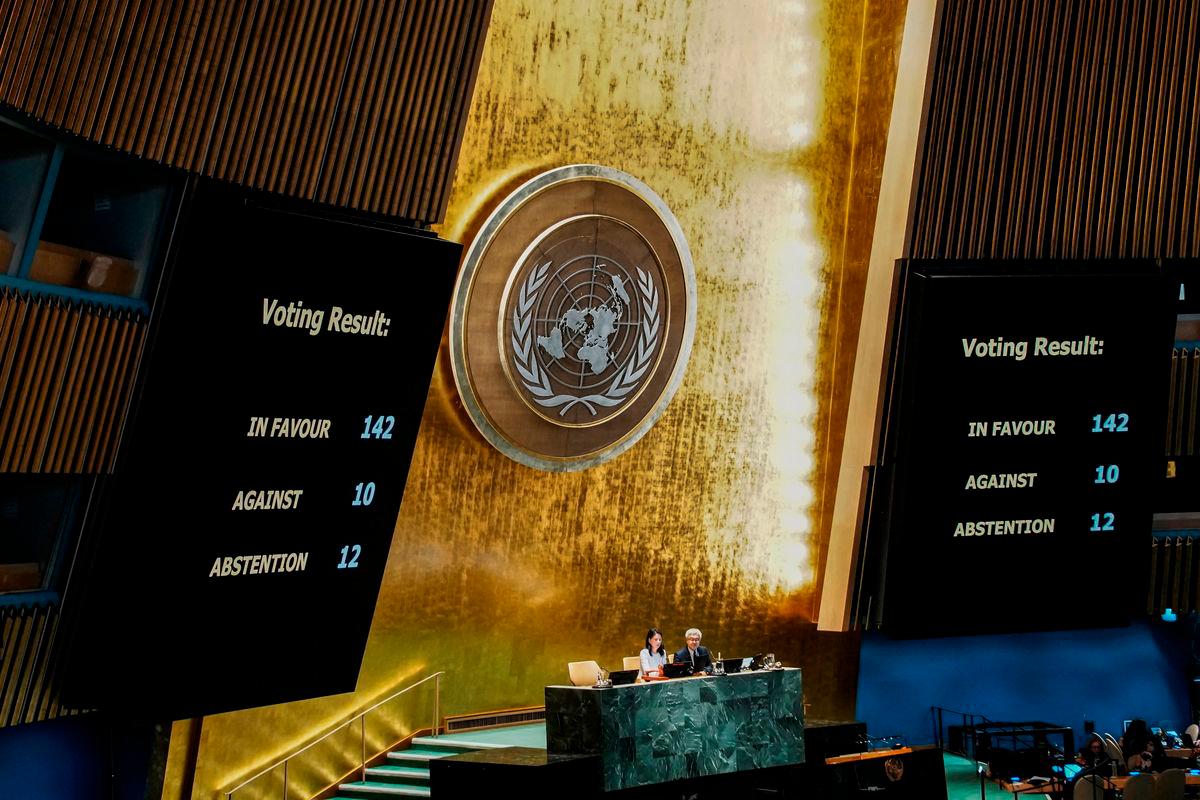 Skrin memaparkan kiraan undi semasa ahli Perhimpunan Agung Pertubuhan Bangsa-Bangsa Bersatu mengundi mengenai Isu Palestin dan Pelaksanaan Penyelesaian Dua Negara, di ibu pejabat PBB di Bandaraya New York, AS, 12 September 2025. REUTERS/Eduardo Munoz