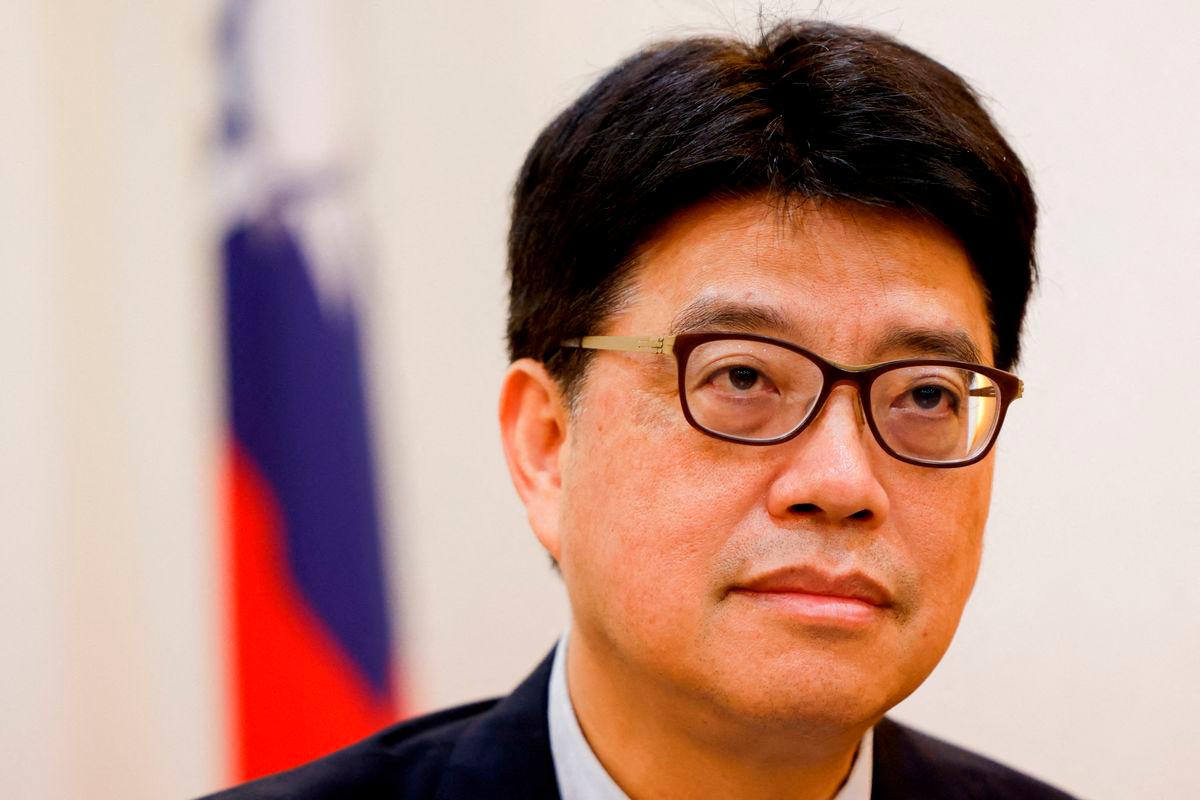 FILE PHOTO: Taiwan’s Mainland Affairs Council Minister Chiu Chui-cheng attends an interview with Reuters in Taipei, Taiwan May 27, 2025. REUTERS/Ann Wang/File Photo