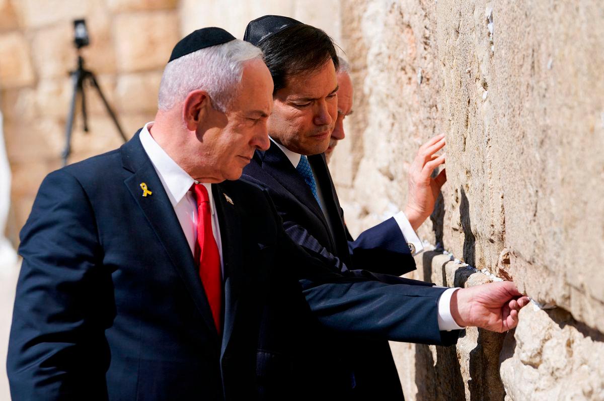 U.S. Secretary of State Marco Rubio and Israeli Prime Minister Benjamin Netanyahu visit the Western Wall, Judaism’s holiest prayer site, in Jerusalem’s Old City, September 14, 2025. REUTERS/Nathan Howard/Pool