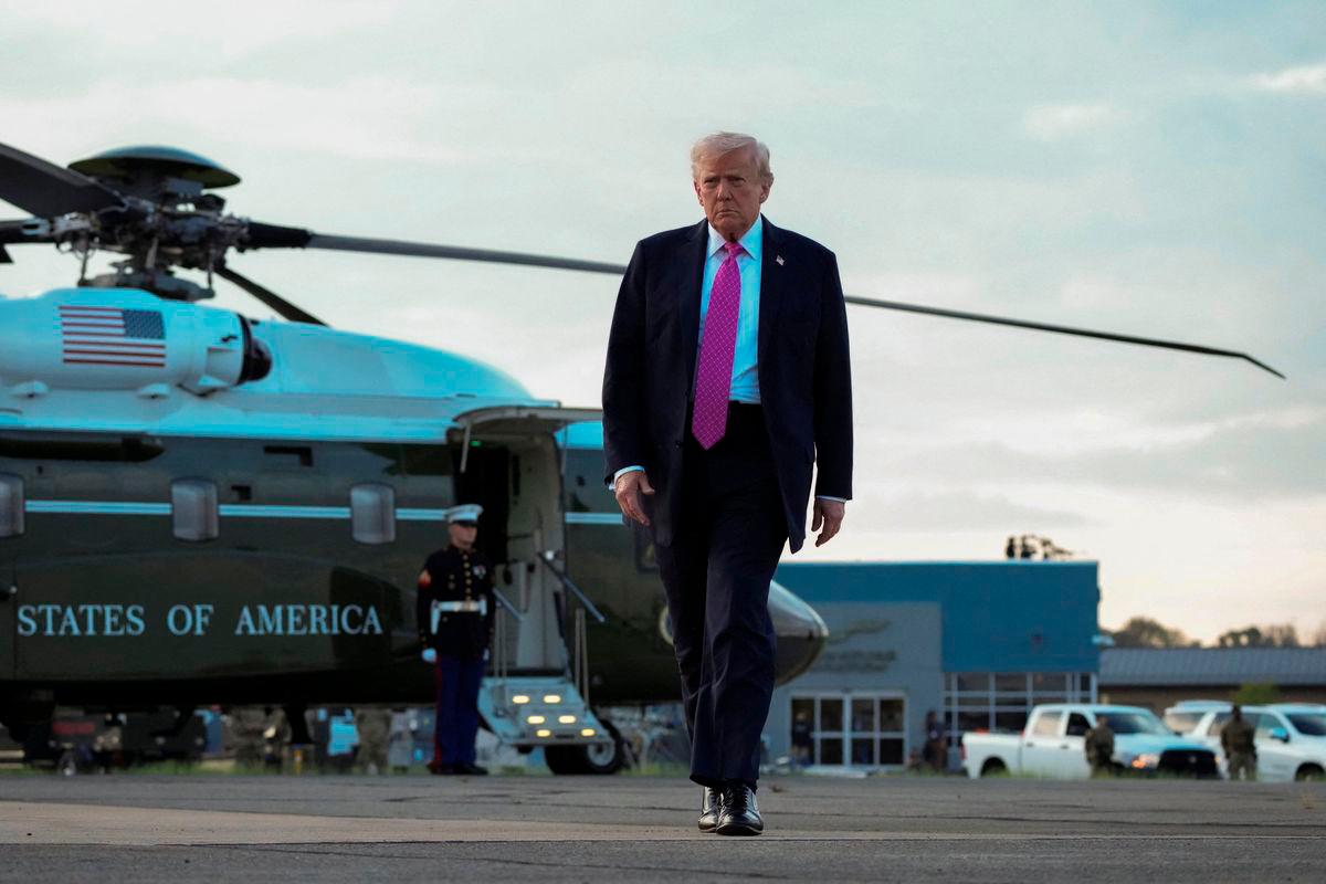 U.S. President Donald Trump walks to board Air Force One as he departs for Washington at Morristown Municipal Airport in Morristown, New Jersey, U.S., September 14, 2025. REUTERS/Ken Cedeno