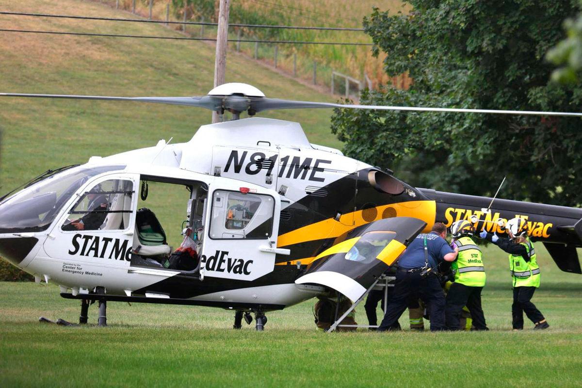 A police officer is loaded into a Medevac helicopter after a shooting incident in York County’s North Codorus Township, Pennsylvania, U.S. September 17, 2025. Paul Kuehnel/USA Today Network via REUTERS.