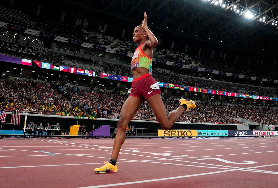 World Athletics Championships Tokyo 2025 - Women's 5000m Final - Japan National Stadium, Tokyo, Japan - September 20, 2025Kenya's Beatrice Chebet crosses the finish line to win the final - REUTERSPIX