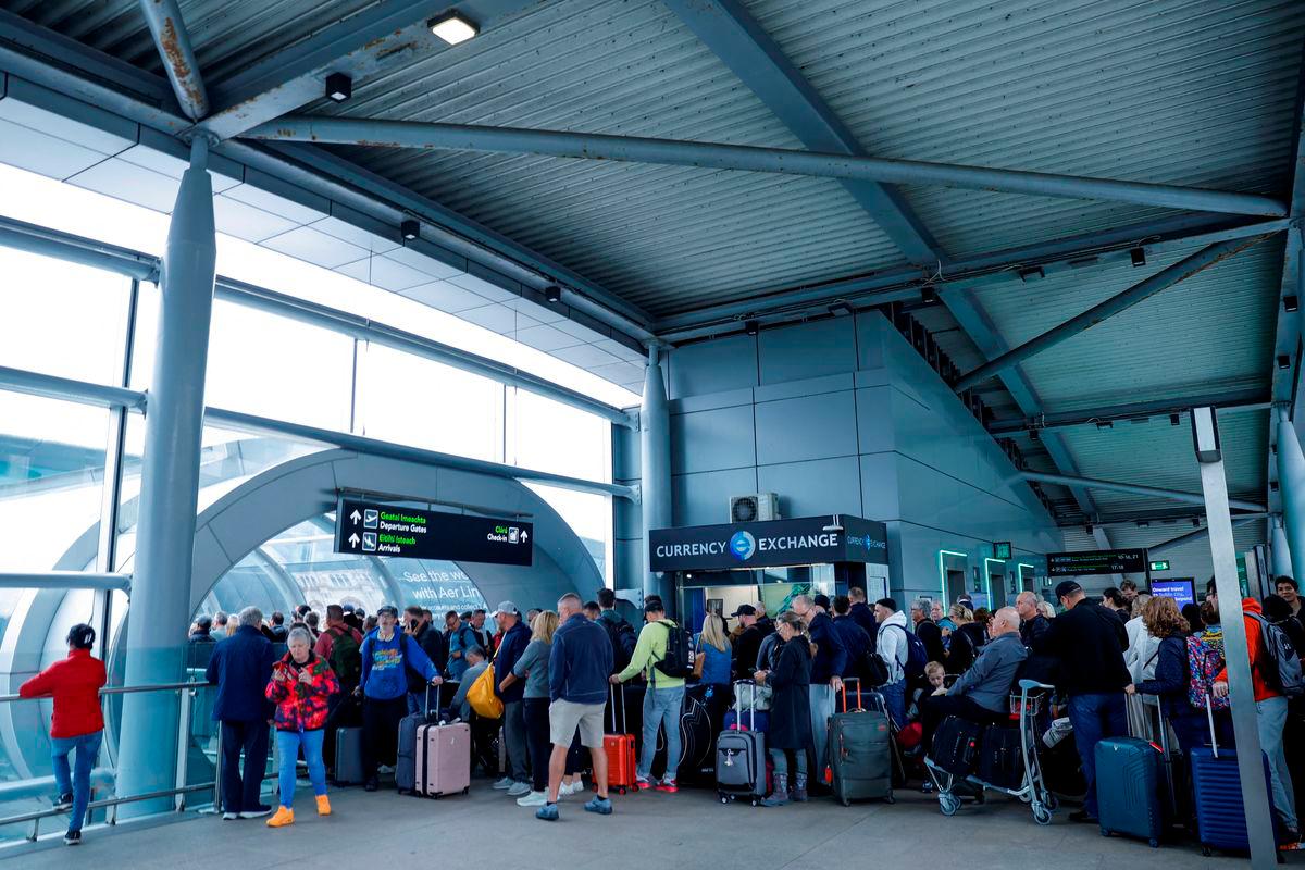 People queue to enter at Dublin Airport’s Terminal 2, which has been evacuated as a safety precaution, in Dublin, Ireland, September 20, 2025. REUTERS/Clodagh Kilcoyne