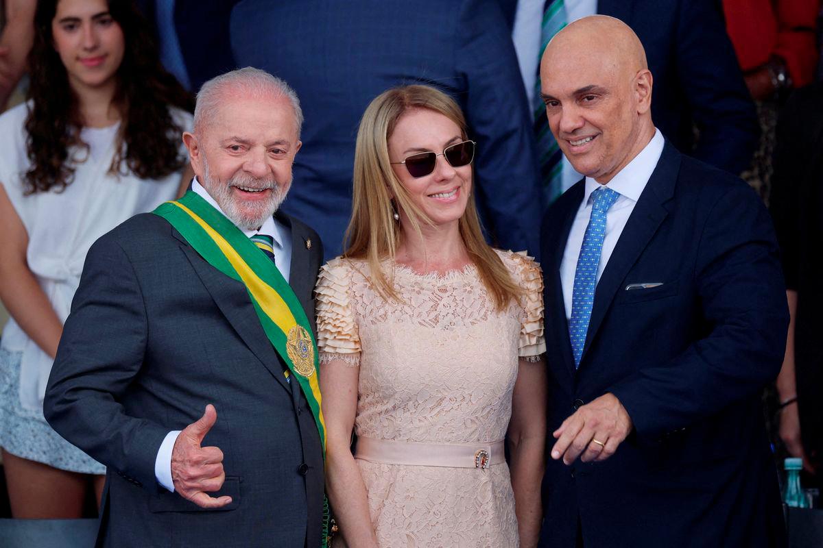 Brazil's President Luiz Inacio Lula da Silva poses for a picture with Brazil's Supreme Court Judge Alexandre de Moraes and his wife Viviane Barci de Moraes during the Independence Day parade in Brasilia, Brazil September 7, 2024. - REUTERSPIX