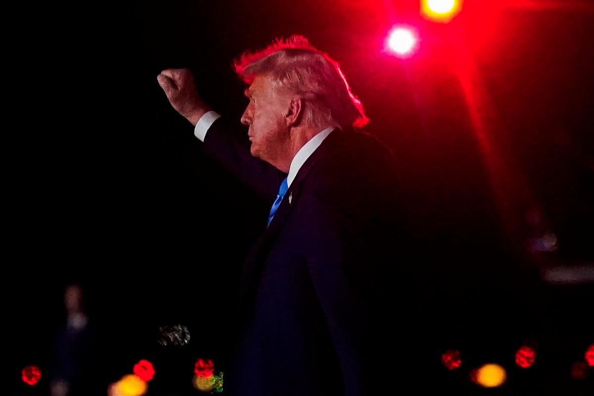 U.S. President Donald Trump makes a fist as he arrives at John F. Kennedy International Airport, ahead of the 80th United Nations General Assembly, in New York, U.S., September 22, 2025. - REUTERSPIX