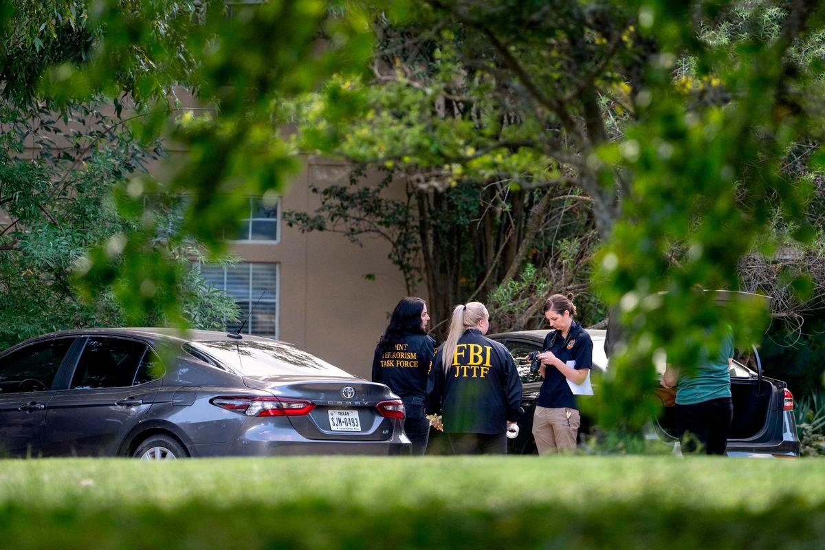 Law enforcement personnel gather outside the Fairview, Texas home of Joshua Jahn, the suspected gunman in a fatal shooting that took place earlier in the day at an Immigration and Customs Enforcement (ICE) field office, in Dallas, Texas, U.S., September 24, 2025. REUTERS/Jeffrey McWhorter