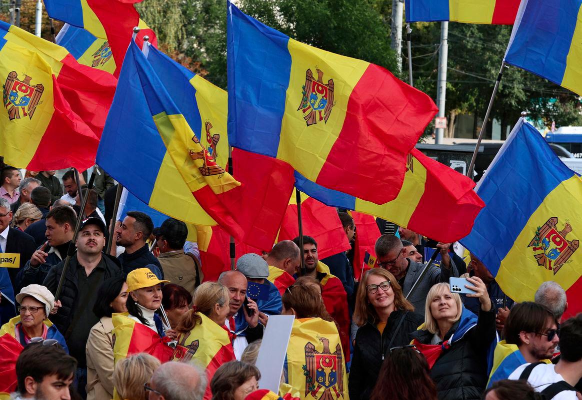 Supporters of Moldova's pro-European Party of Action and Solidarity (PAS) attend a rally ahead of the upcoming parliamentary elections in Chisinau, Moldova September 26, 2025. - REUTERSPIX