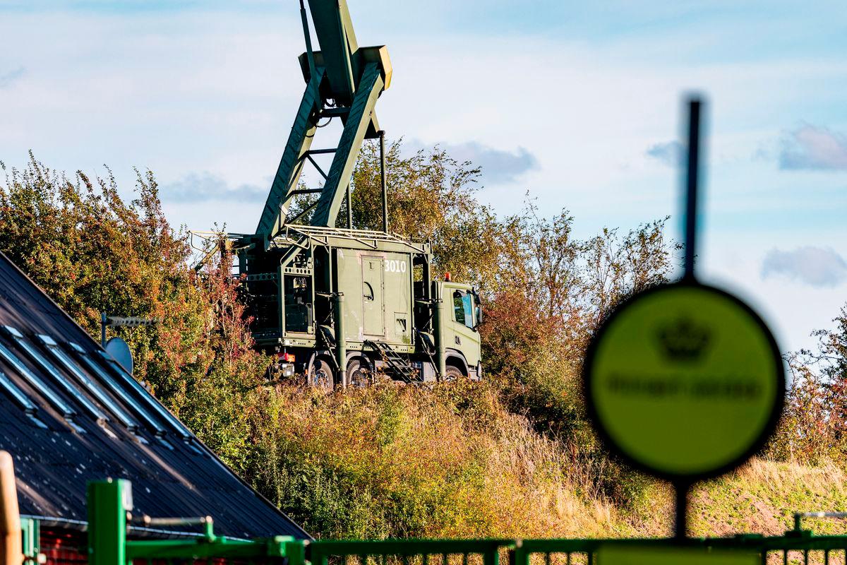 A mobile radar installation is positioned at the Danish military's area on Amager, Pionegaarden, near the village of Dragoer and on the coast of Oeresund, the strait between Denmark and Sweden, in Copenhagen, Denmark, September 26, 2025. - Ritzau Scanpix/Steven Knap via REUTERSPIX