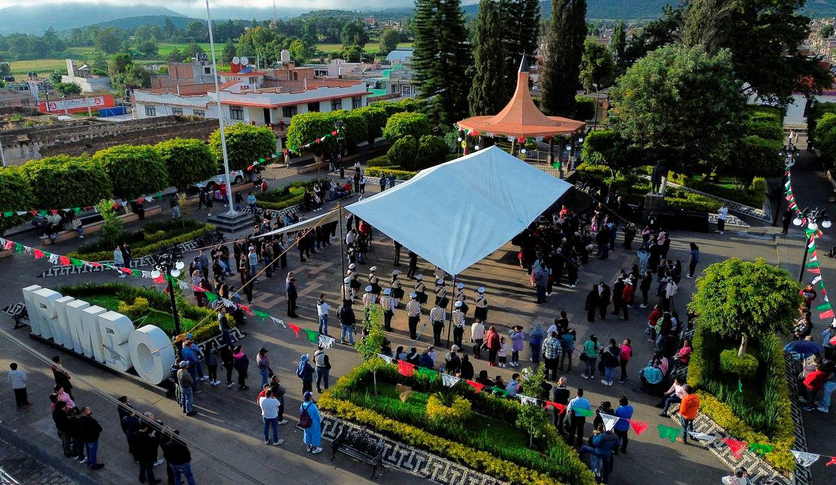A drone view shows a tribute by local authorities for Silverio Villegas Gonzalez, 38, a man from Michoacan who was fatally shot by a U.S. Immigration and Customs Enforcement (ICE) agent in Franklin Park, Illinois, shortly after dropping off his two children at a nearby elementary school and daycare, in Irimbo, Mexico, September 26, 2025. REUTERS/Ivan Arias