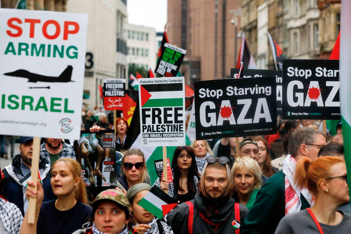 Demonstrators attend a protest organised by the Palestine Coalition, the day before the Labour Party conference, in Liverpool, Britain, September 27, 2025. REUTERS/Temilade Adelaja