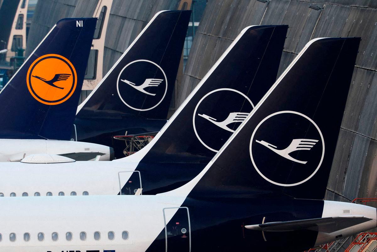 FOTO FAIL: Pesawat Lufthansa diletakkan apabila lapangan terbang Frankfurt ditutup kepada penumpang dengan penerbangan yang dirancang susulan mogok yang dianjurkan oleh kesatuan Verdi, di Frankfurt, Jerman, 7 Mac 2024. REUTERS.