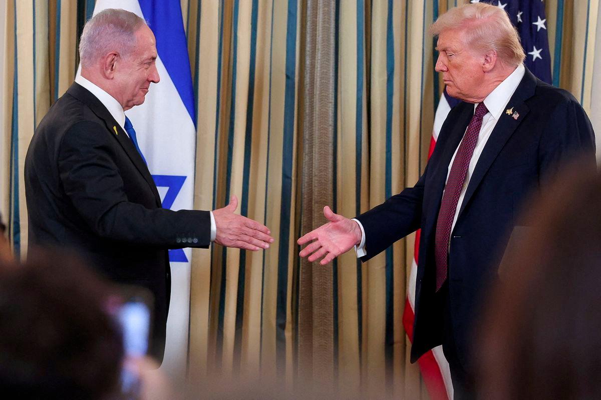 U.S. President Donald Trump and Israeli Prime Minister Benjamin Netanyahu reach to shake hands at a joint press conference in the State Dining Room at the White House in Washington, D.C., U.S., September 29, 2025. - REUTERSPIX
