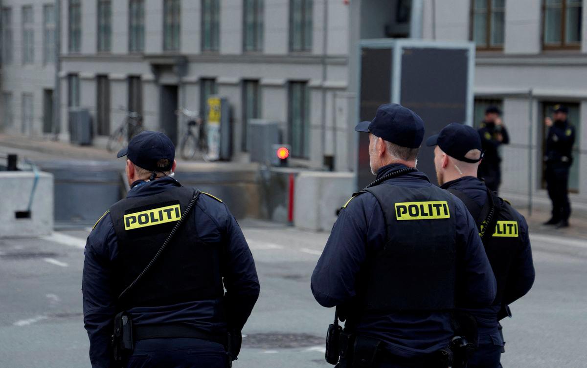 Police officers stand in front of Christiansborg Palace ahead of the informal meeting of European Union leaders in Copenhagen, Denmark, September 30, 2025. - REUTERSPIX