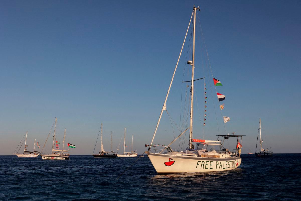 Sailing boats, part of the Global Sumud Flotilla aiming to reach Gaza and break Israel’s naval blockade, sail off Koufonisi islet, Greece, September 26, 2025. REUTERS/Stefanos Rapanis/File Photo