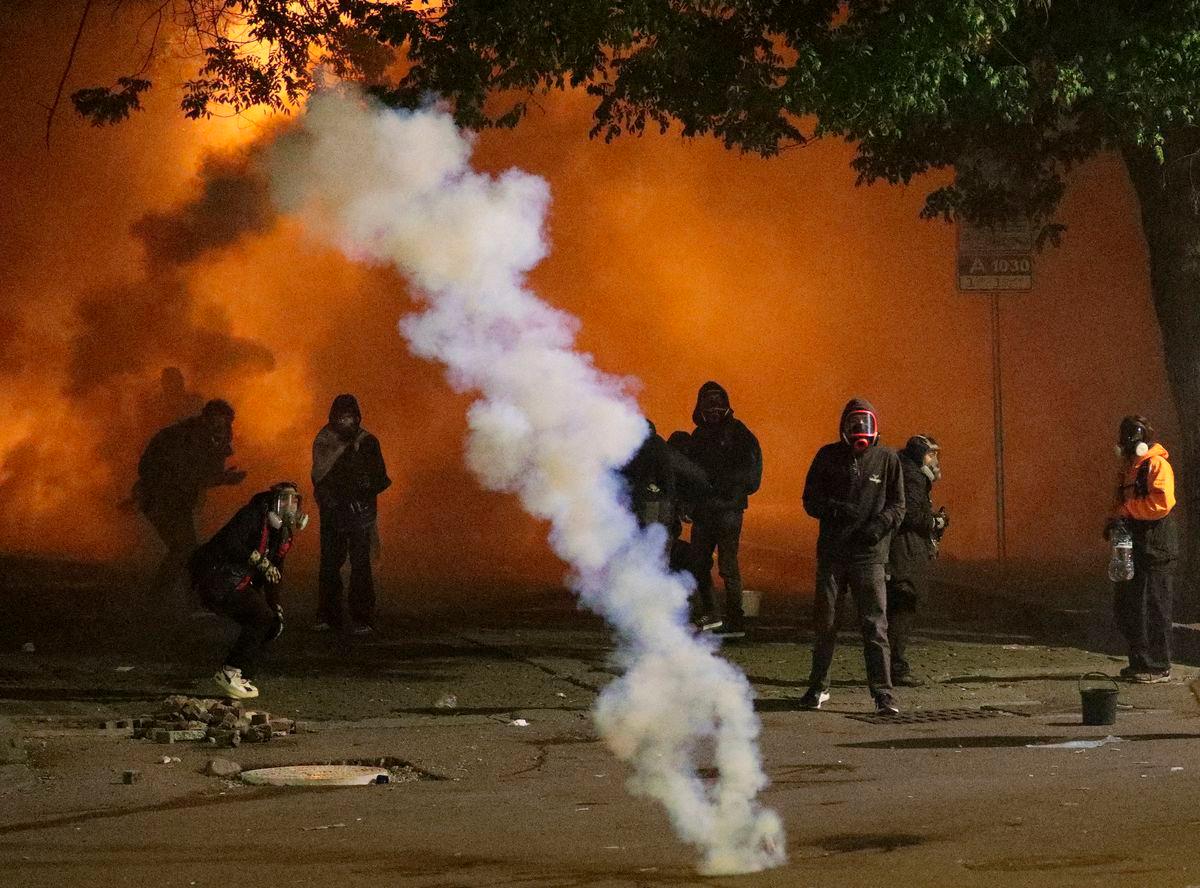 Protesters react to tear gas during an opposition rally on the day of local elections in Tbilisi, Georgia October 4, 2025. REUTERS/Irakli Gedenidze