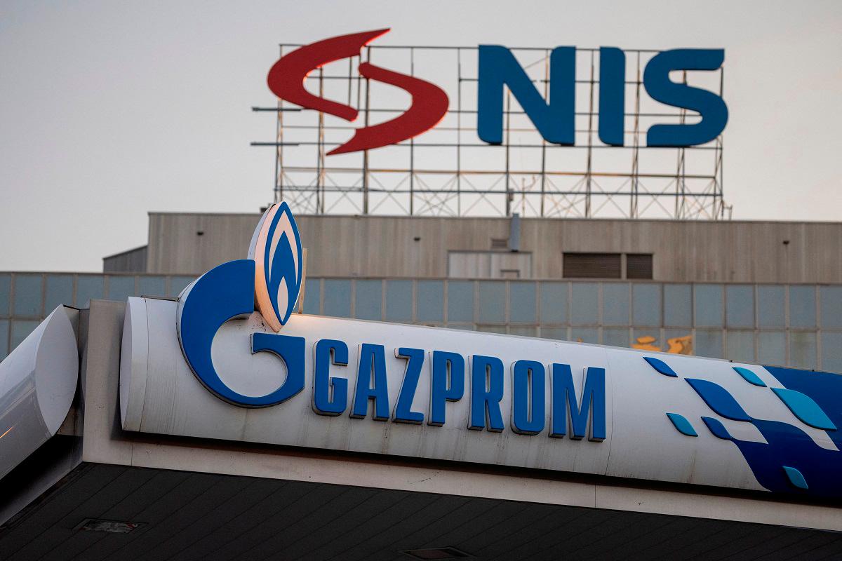 Signages display the logos of NIS as well as Russian oil producer Gazprom Neft, in Belgrade, Serbia October 8, 2025. - REUTERS/Marko Djurica