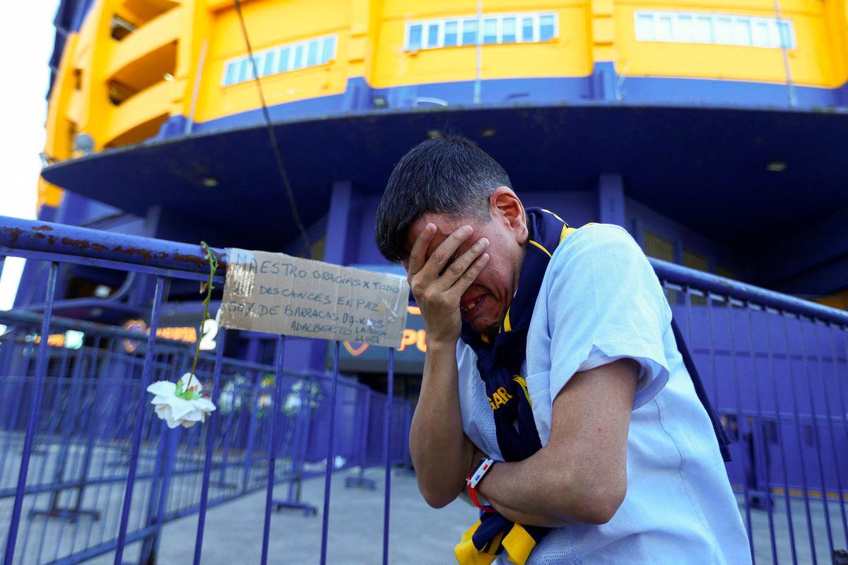 Adalberto Mendoza reacts as people gather to bid farewell to Boca Juniors coach Miguel Angel Russo, who died on Wednesday at the age of 69 after a long battle with cancer, at La Bombonera stadium, in Buenos Aires, Argentina October 9, 2025. REUTERS/Matias Baglietto