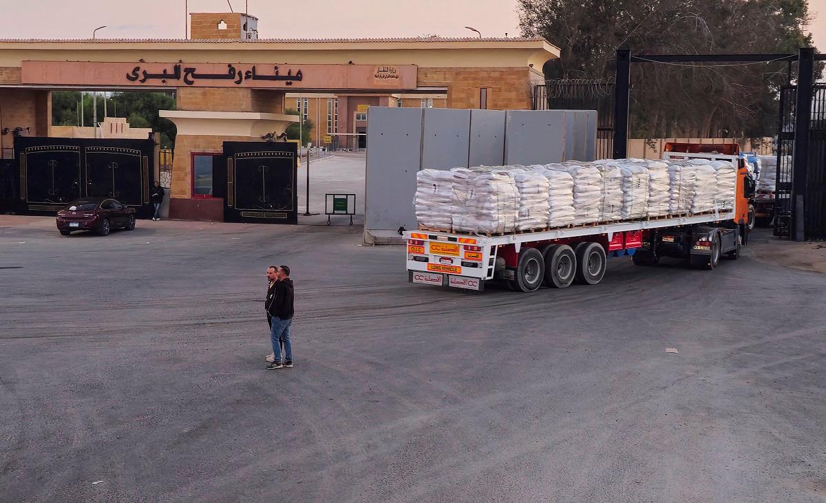 Trucks carrying humanitarian aid enter the crossing into the Gaza Strip at the Rafah border on the Egypt side, amid a ceasefire between Israel and Hamas in Gaza, in Rafah, Egypt, October 17, 2025. - REUTERS/Stringer
