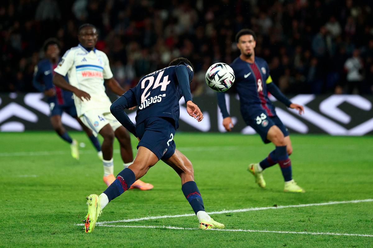 Football - Ligue 1 - Paris St Germain v RC Strasbourg - Parc des Princes, Paris, France - October 17, 2025 Paris St Germain's Senny Mayulu scores their third goal - REUTERSPIX