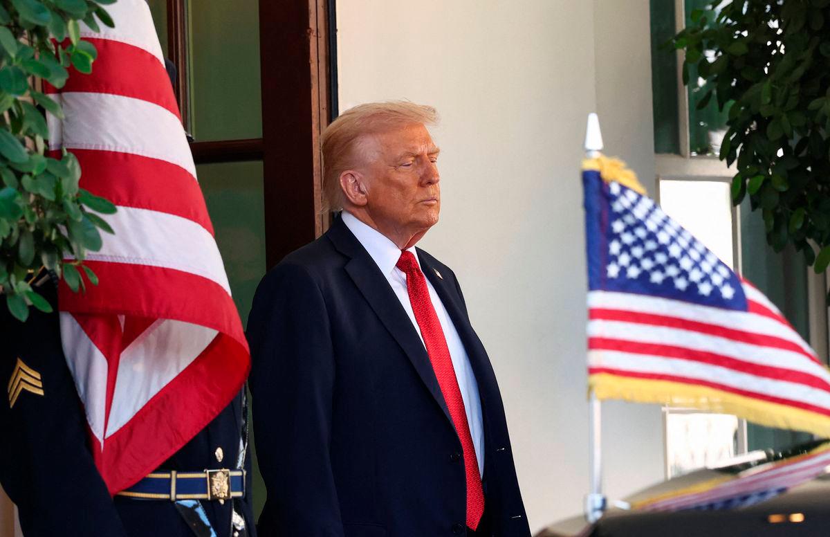U.S. President Donald Trump waits for Australia’s Prime Minister Anthony Albanese’s arrival at the White House in Washington, D.C., U.S. October 20, 2025. REUTERS/Kevin Lamarque