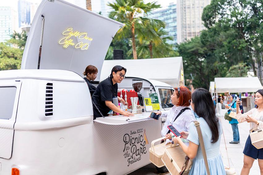 Eight Ounce Coffee Co truck at Suria KLCC. $!Eight Ounce Coffee Co truck at Suria KLCC.
