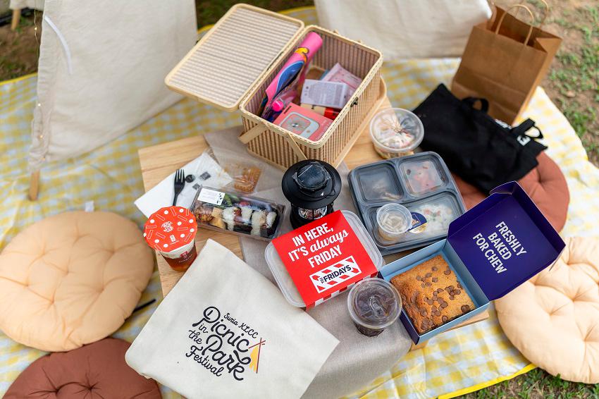 Guests received a curated picnic basket. $!Guests received a curated picnic basket.