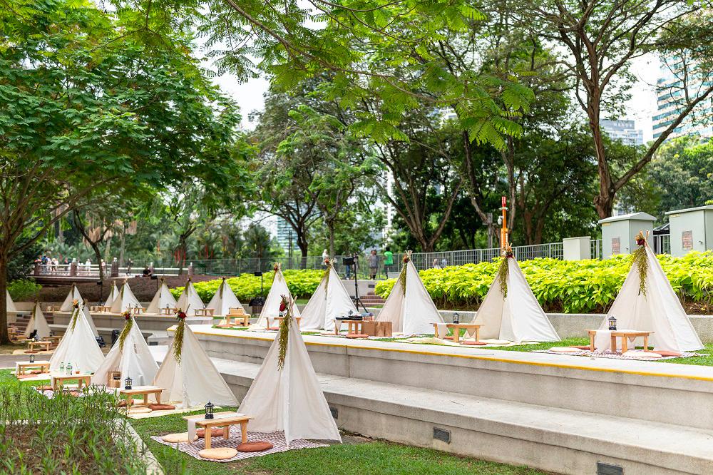 At KLCC Park, guests enjoyed earth-toned picnic setups beneath tipi tents.