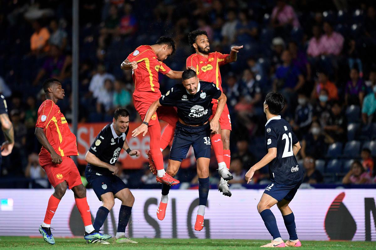 Selangor FC playing against Buriram United during their Shopee Cup match.